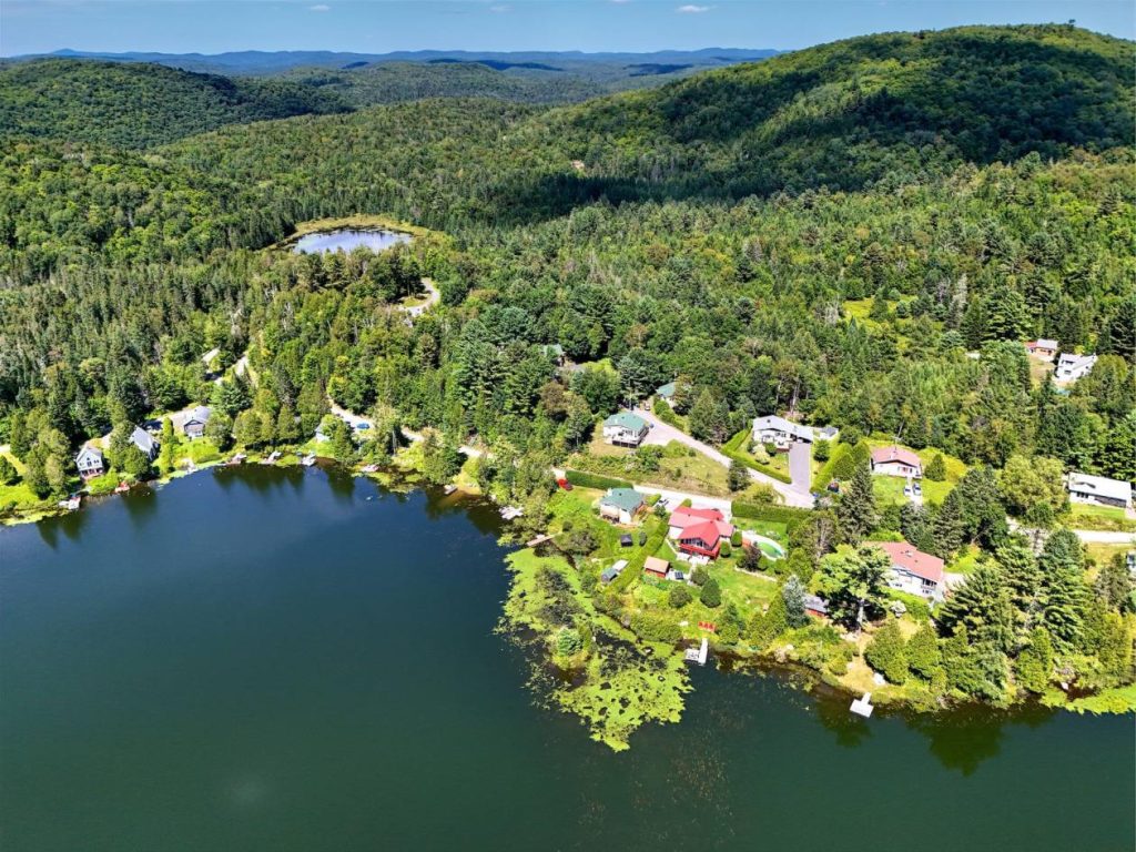 Chalet à vendre à Sainte-Adèle, résidence secondaire dans les Laurentides